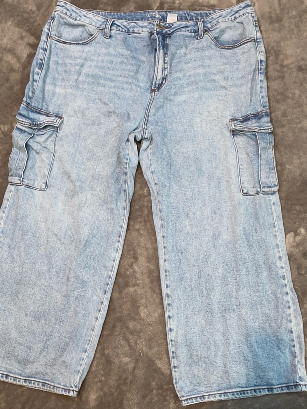 Wide Leg Cargo Jeans in Light Blue